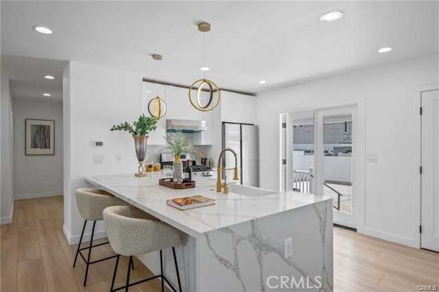 2734 Armour Ln - Photo 7 of 8