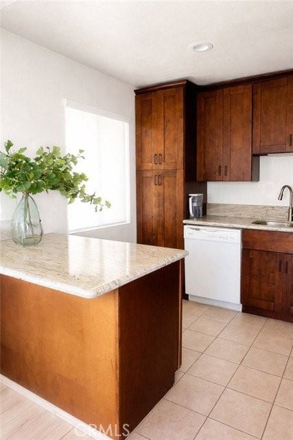 2124 Hermosa Ave #6 - Photo 4 of 8