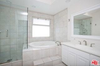 122 Montreal St - Photo 4 of 8