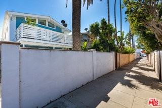 122 Montreal St - Photo 5 of 8