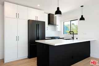 2811 3rd St #10 - Photo 3 of 8