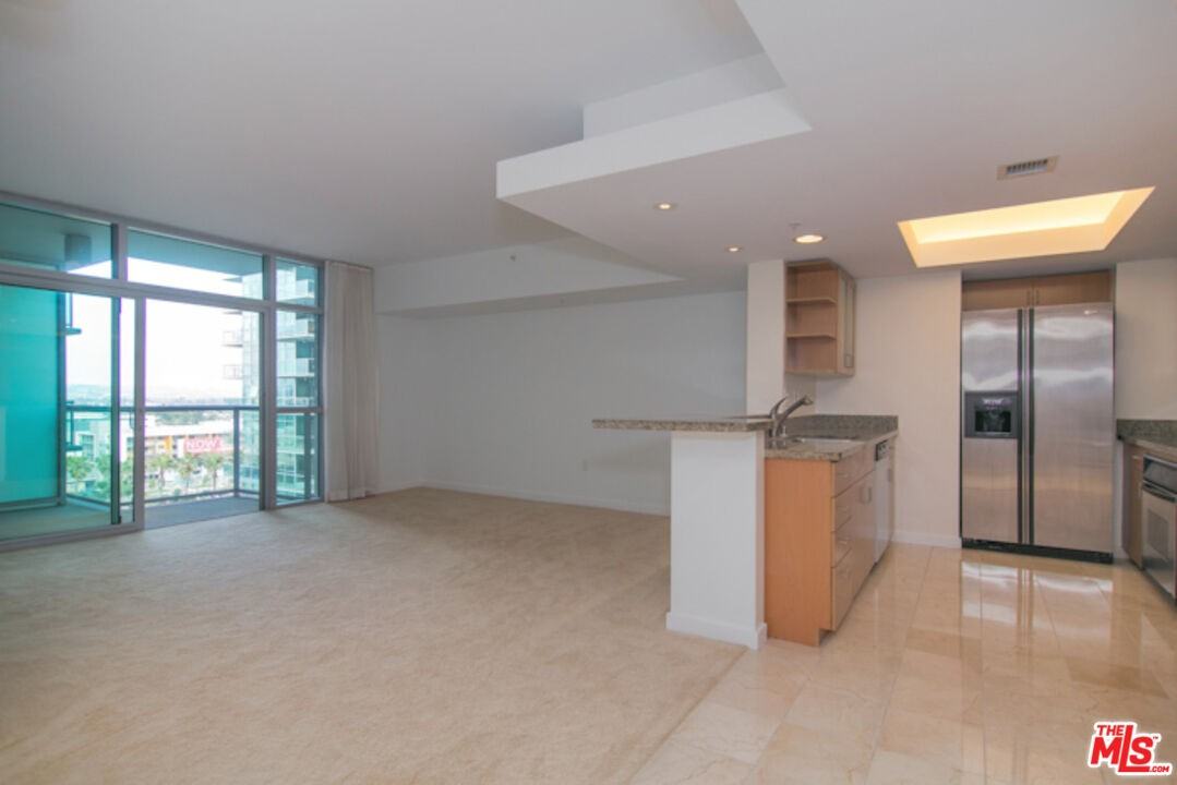 13700 Marina Pointe Dr #1027 - Photo 2 of 8