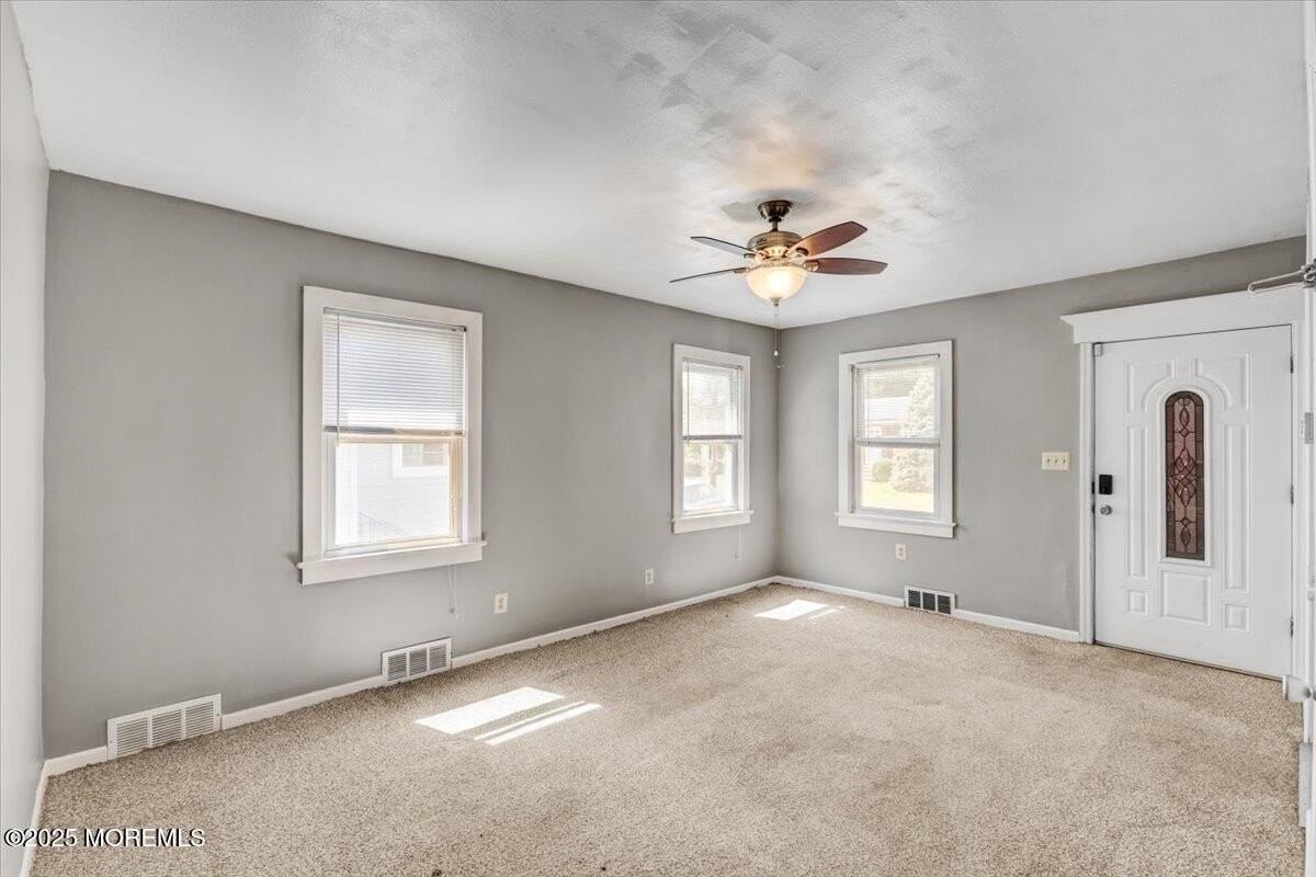 58 Arbor Ave - Photo 4 of 31