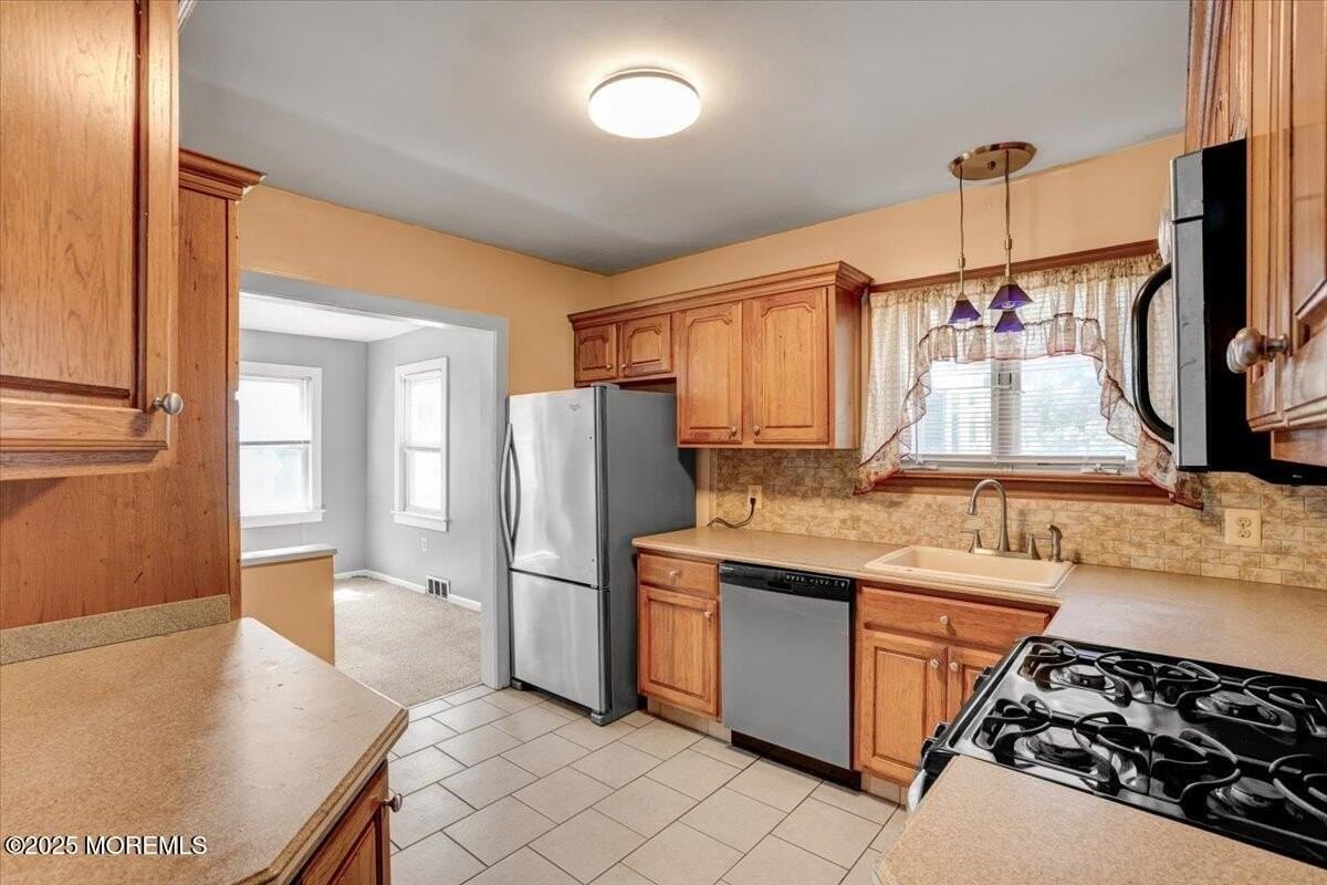 58 Arbor Ave - Photo 7 of 31