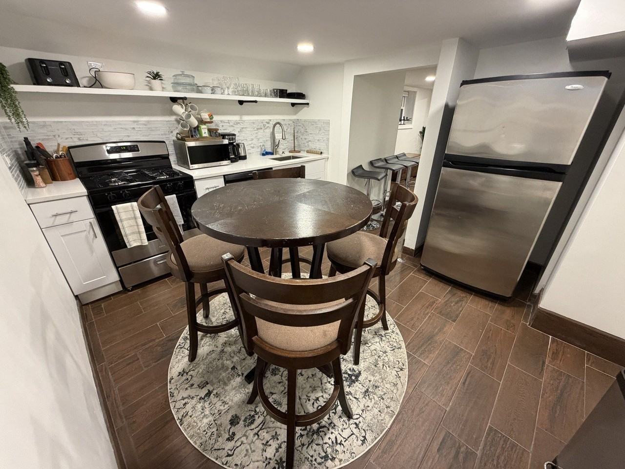 1805 W Cuyler Ave #G - Photo 2 of 14