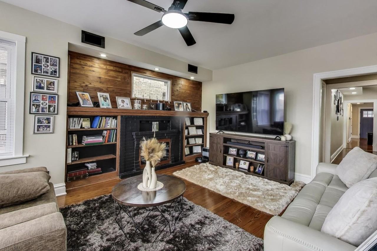1337 S Austin Blvd #2 - Photo 3 of 20