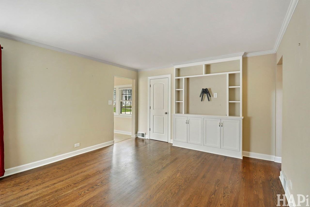 115 N Hager Ave - Photo 7 of 32