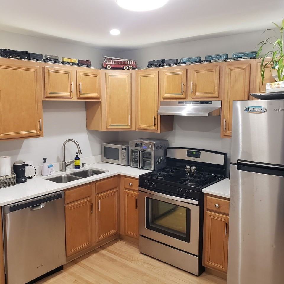 2437 W Ainslie St #1F - Photo 5 of 8