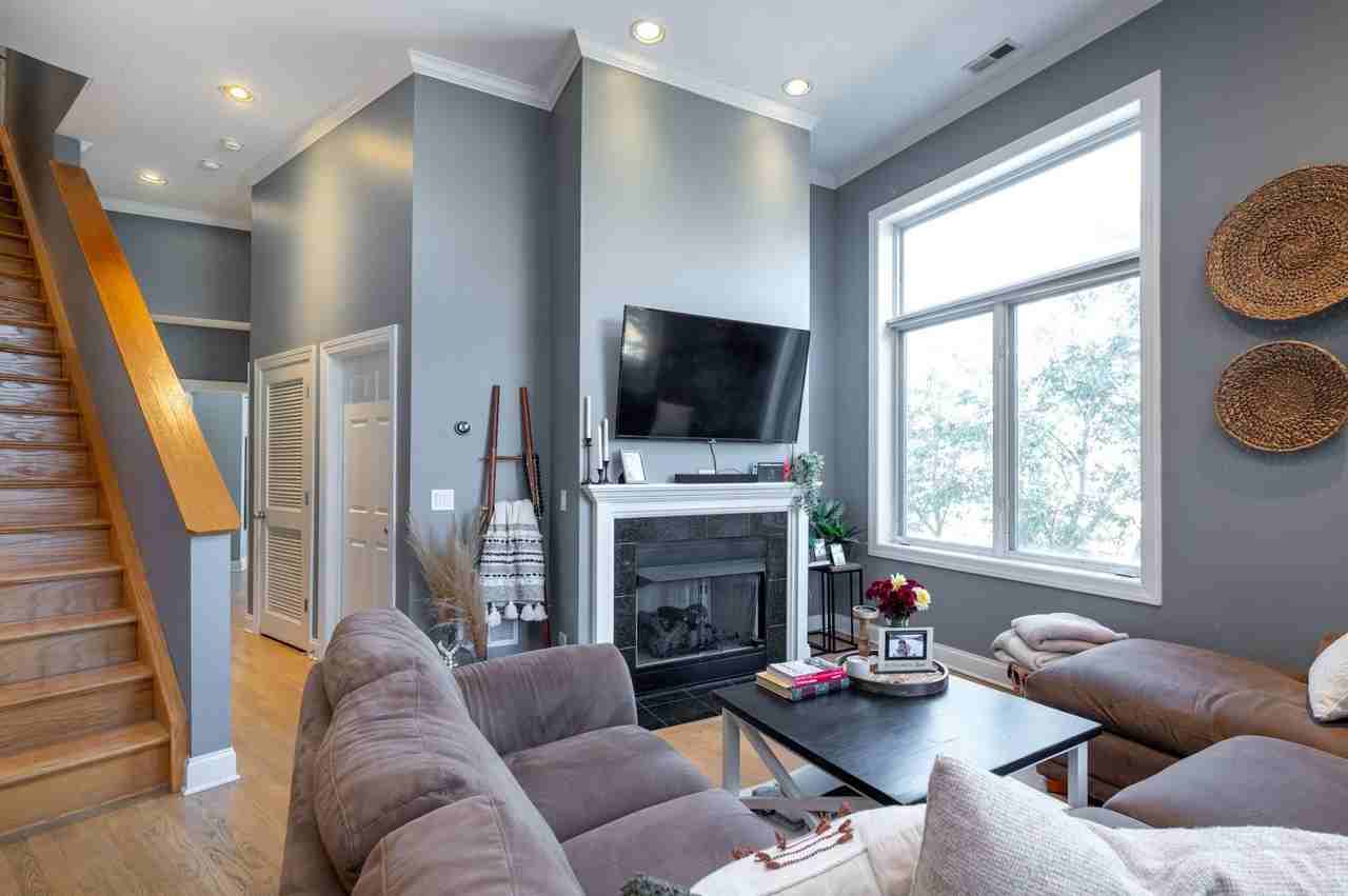 4662 N Winthrop Ave #3N - Photo 3 of 15