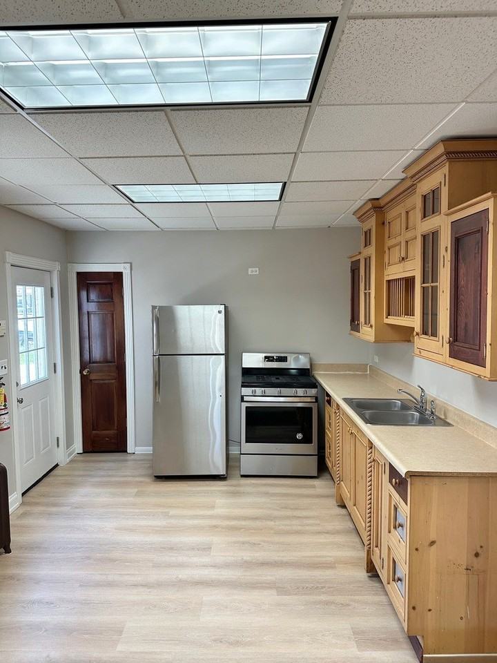 40 Crystal St #B - Photo 7 of 15