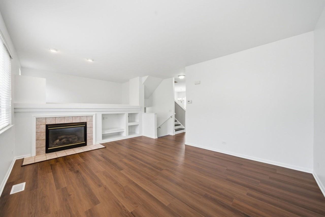 1854 Fredericksburg Ln - Photo 4 of 18