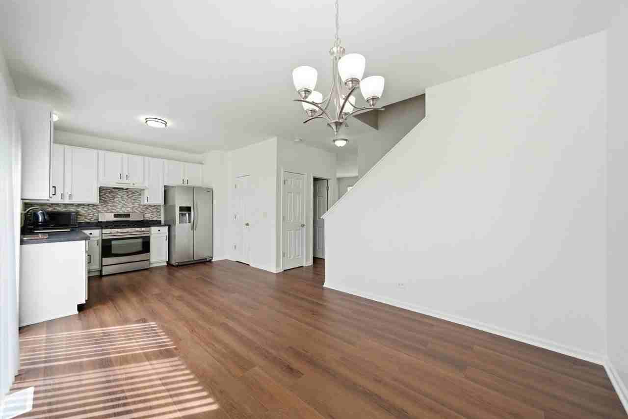 1854 Fredericksburg Ln - Photo 7 of 18