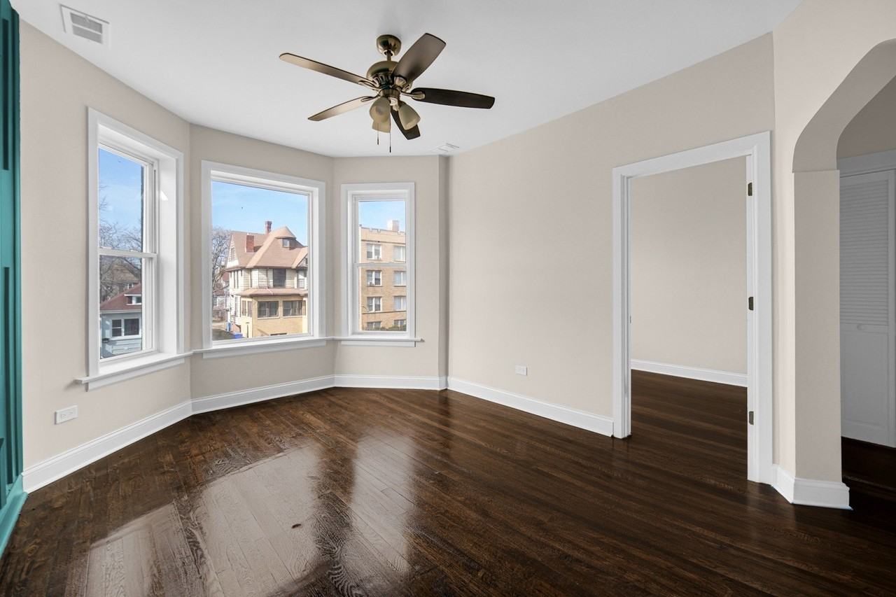 7011 S Prairie Ave #2 - Photo 3 of 16