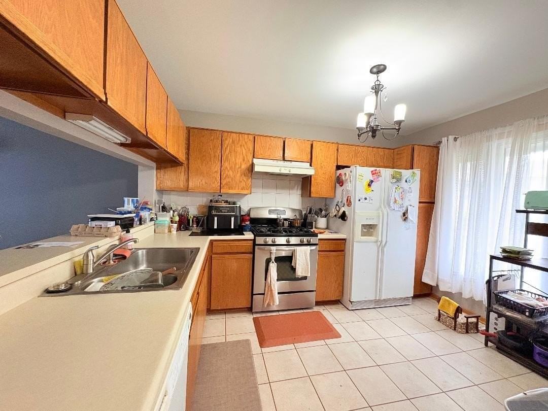 393 Catbird Ln - Photo 7 of 22