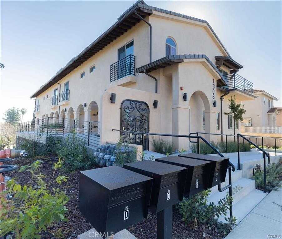 1308 Stevens Ave #B - Photo 6 of 50