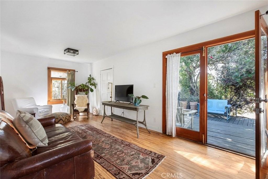 956 Vernon Ave - Photo 6 of 19