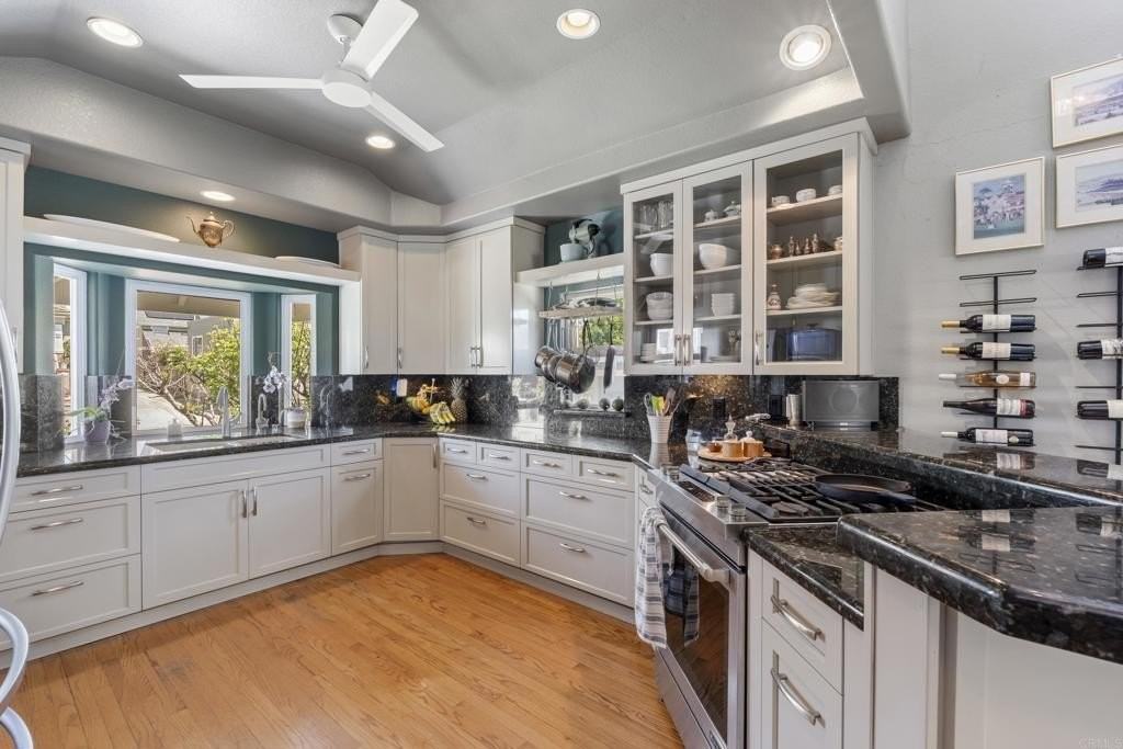 5618 Bellevue Ave - Photo 3 of 44