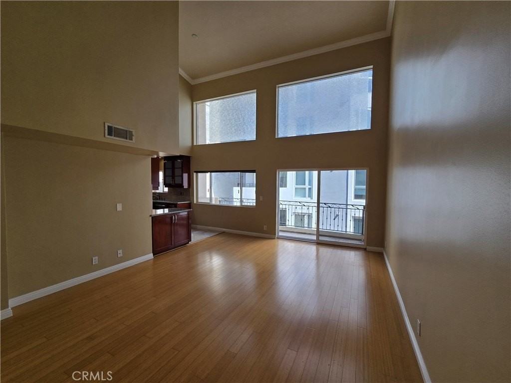 1154 S Barrington Ave #312 - Photo 4 of 17