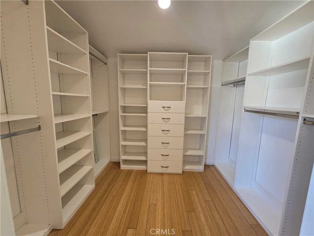 1154 S Barrington Ave #312 - Photo 7 of 17