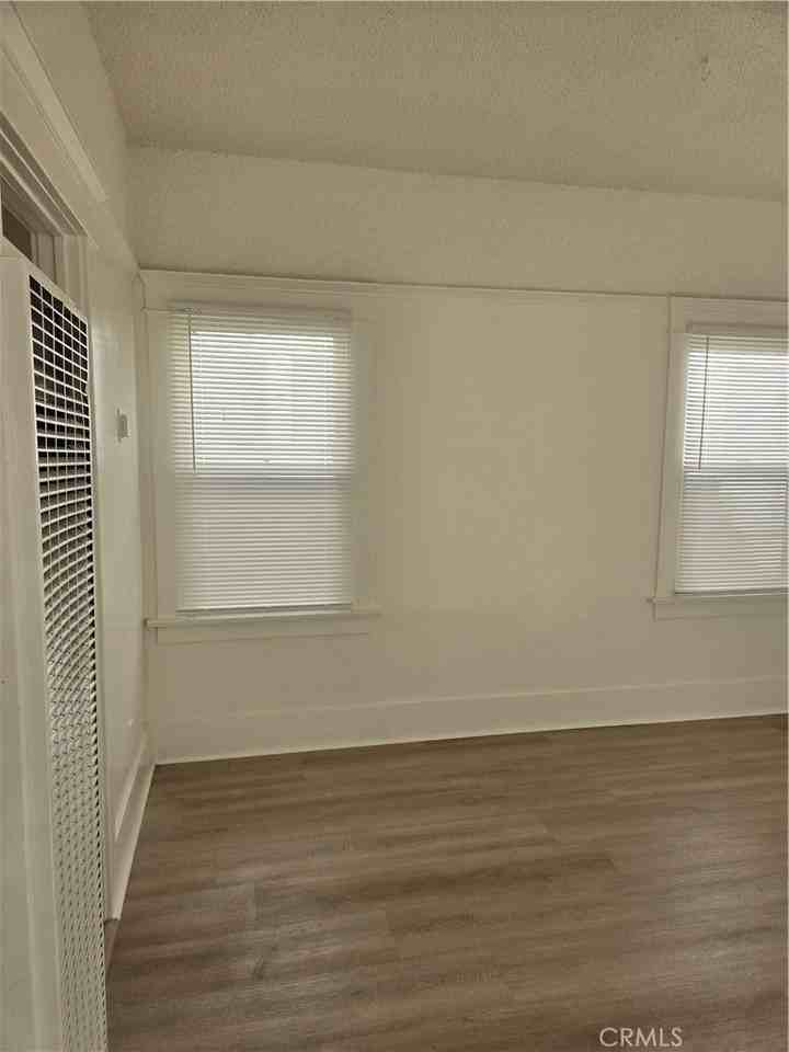 942 E 2nd St #8 - Photo 4 of 18