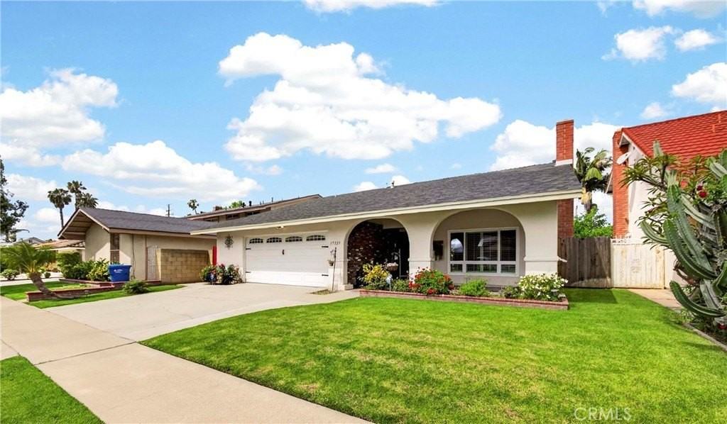 17323 Grayland Ave - Photo 3 of 31