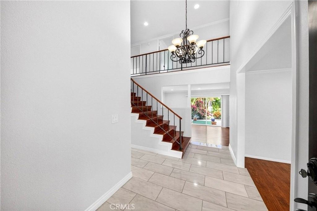 17323 Grayland Ave - Photo 5 of 31