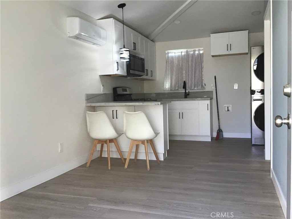 128 W 9th St