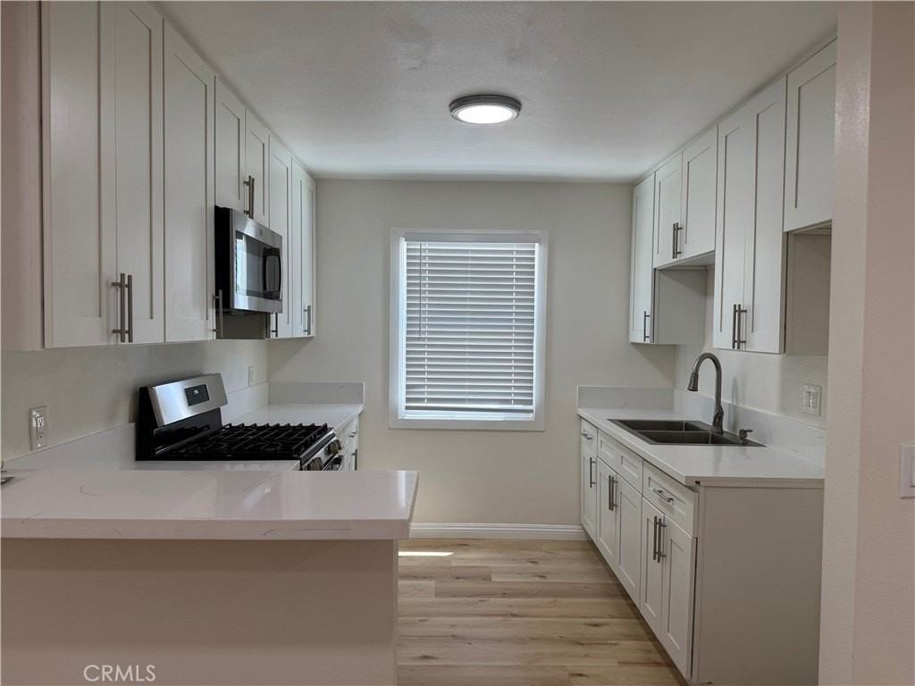 9849 Linden St - Photo 2 of 9
