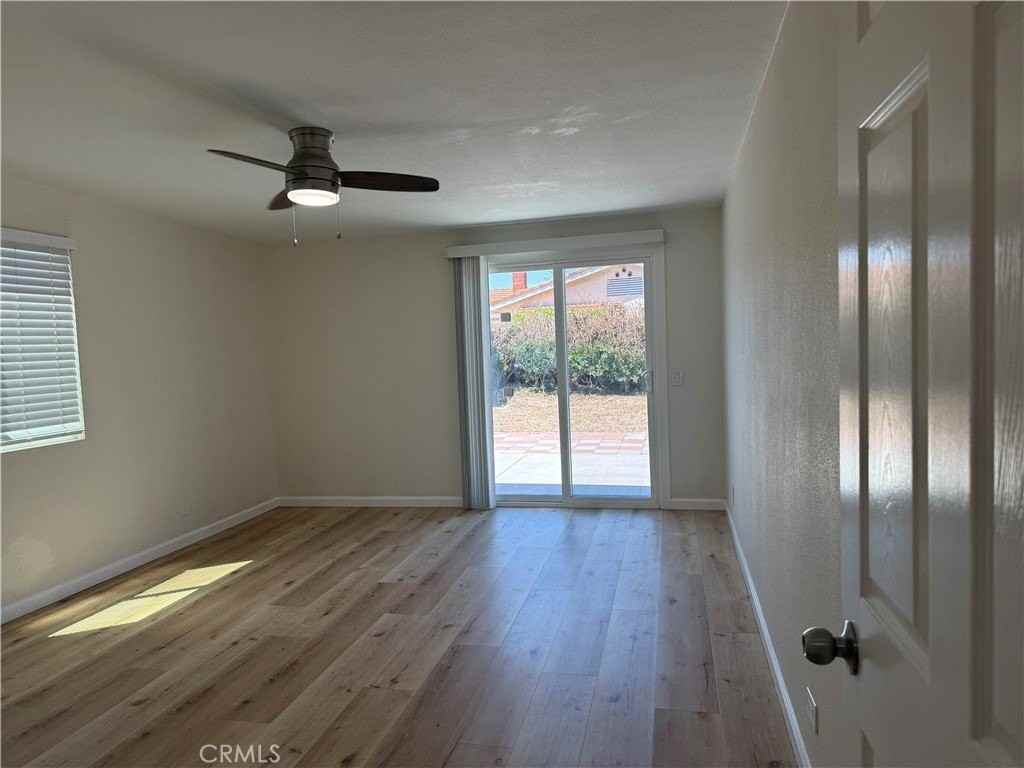 9849 Linden St - Photo 4 of 9