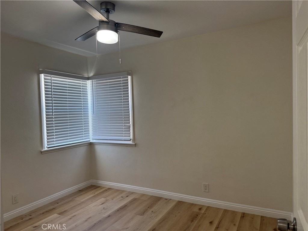 9849 Linden St - Photo 6 of 9