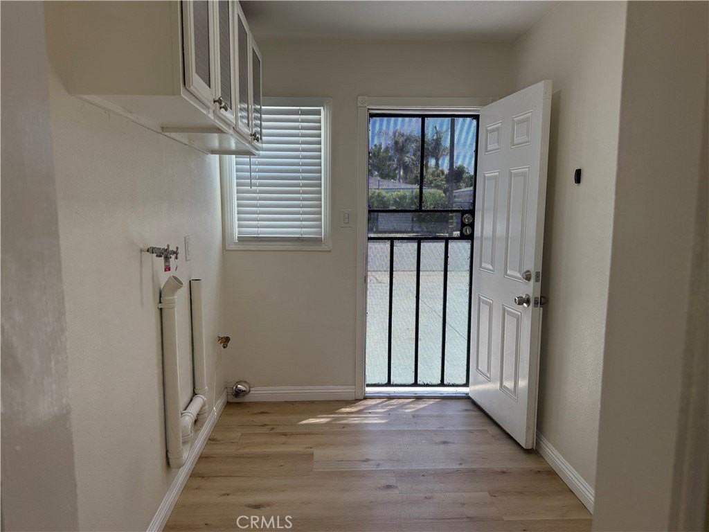 9849 Linden St - Photo 7 of 9