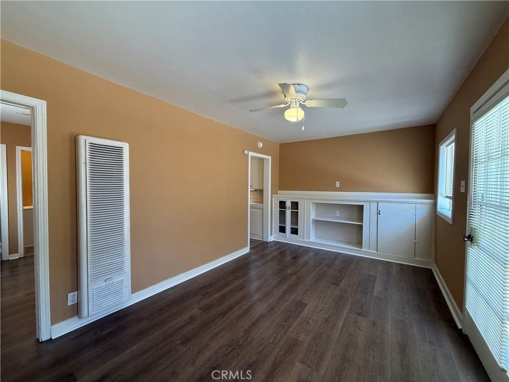 1036 W 15th St - Photo 2 of 8