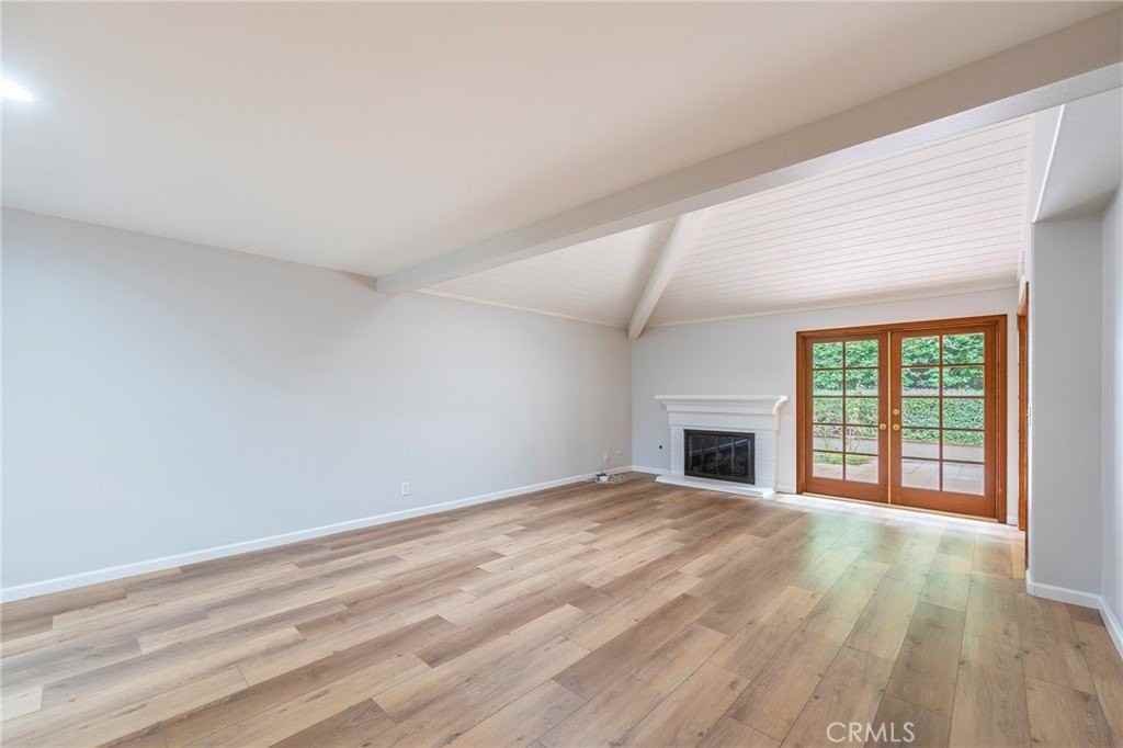 26 Sausalito Cir E - Photo 4 of 38