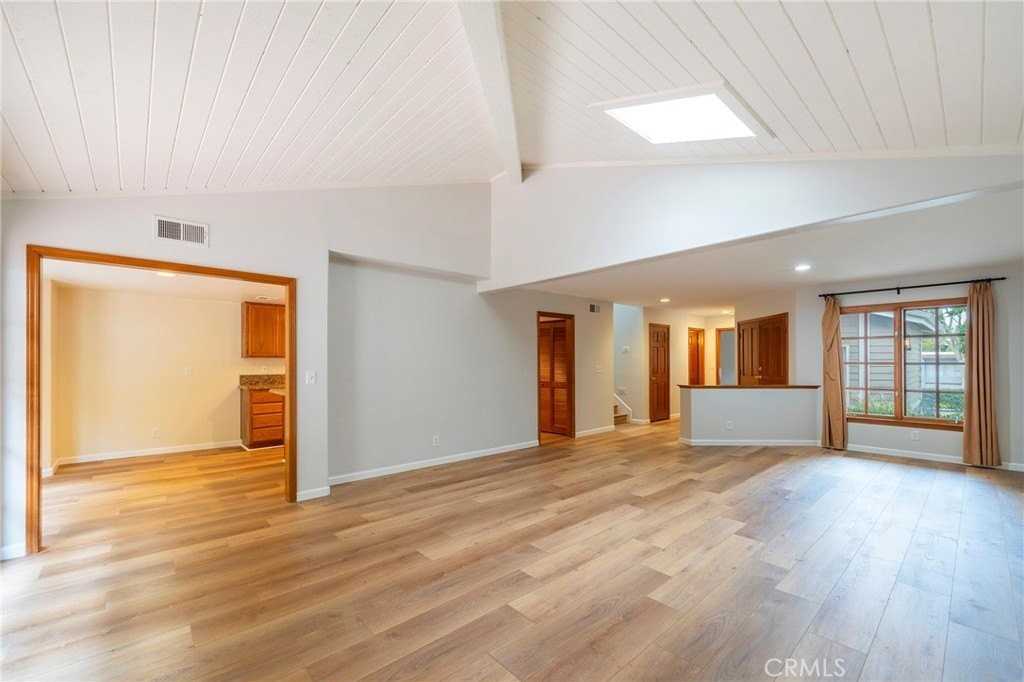 26 Sausalito Cir E - Photo 5 of 38