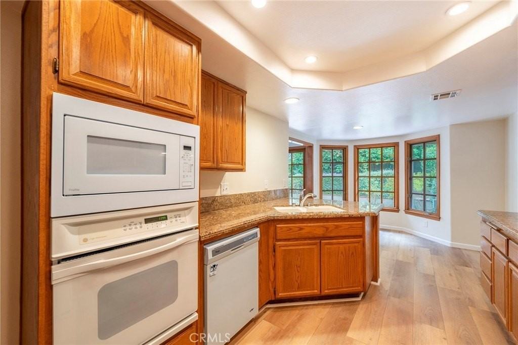 26 Sausalito Cir E - Photo 7 of 38