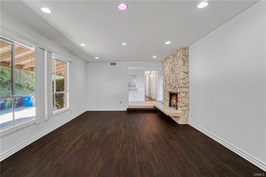 16922 Oak View Dr - Photo 4 of 22