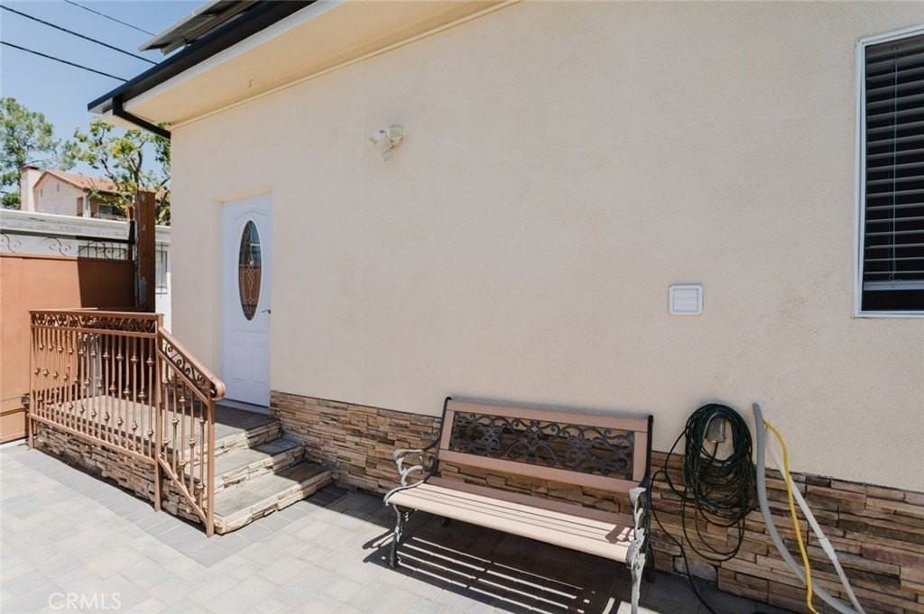 833 E Verdugo Ave - Photo 3 of 26