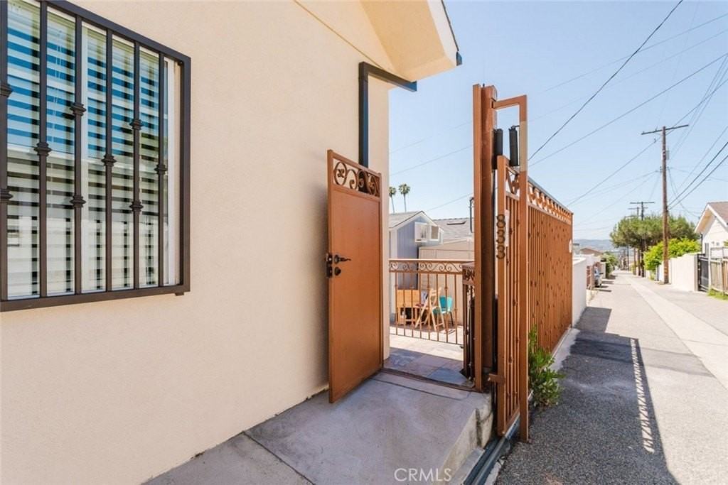 833 E Verdugo Ave - Photo 5 of 26