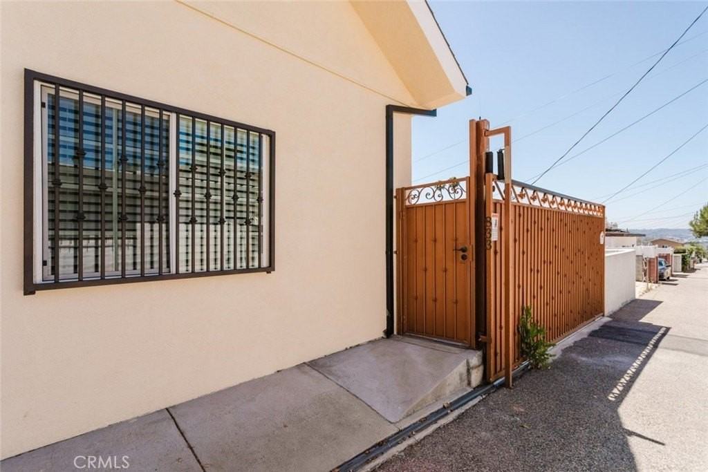 833 E Verdugo Ave - Photo 6 of 26