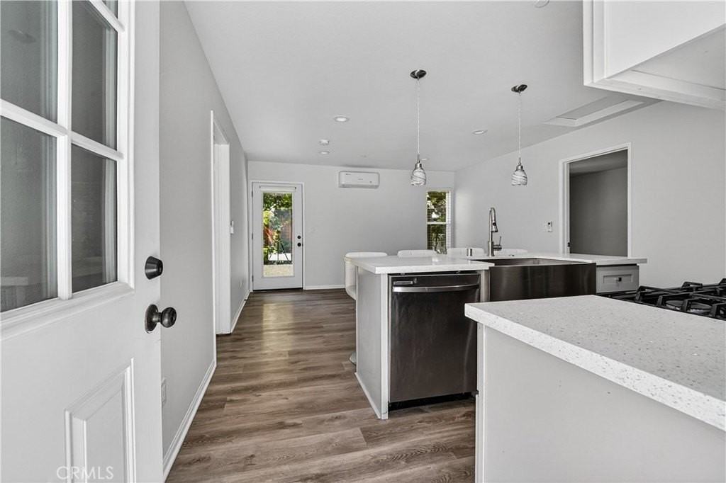 8211 Quartz Ave - Photo 2 of 39