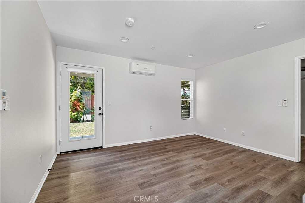 8211 Quartz Ave - Photo 4 of 39
