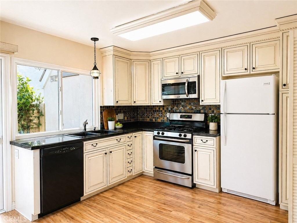 25 Brookfield - Photo 7 of 17