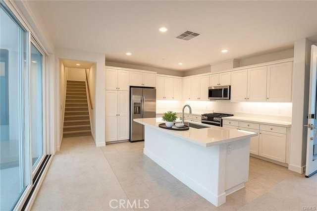 349 Proctor - Photo 2 of 8