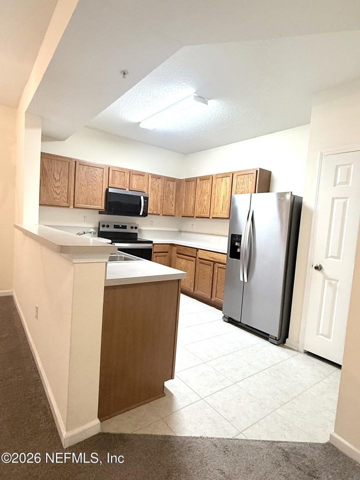 575 Oakleaf Plantation Pkwy #502 - Photo 2 of 8