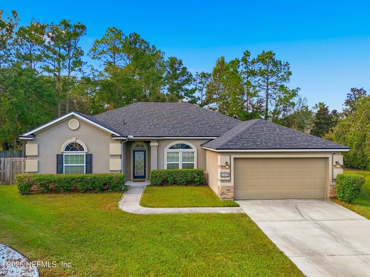 4269 Victoria Lakes Dr W - Photo 2 of 40