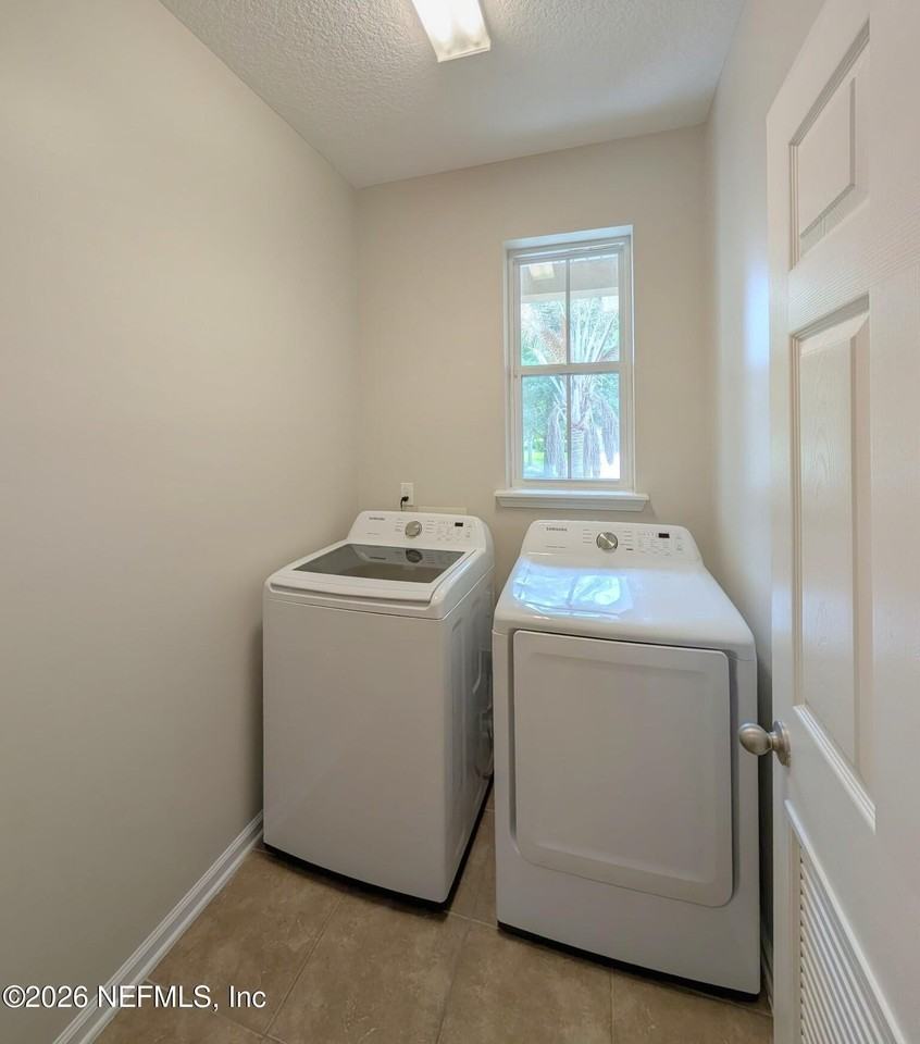 94 Carlson Ct - Photo 5 of 15
