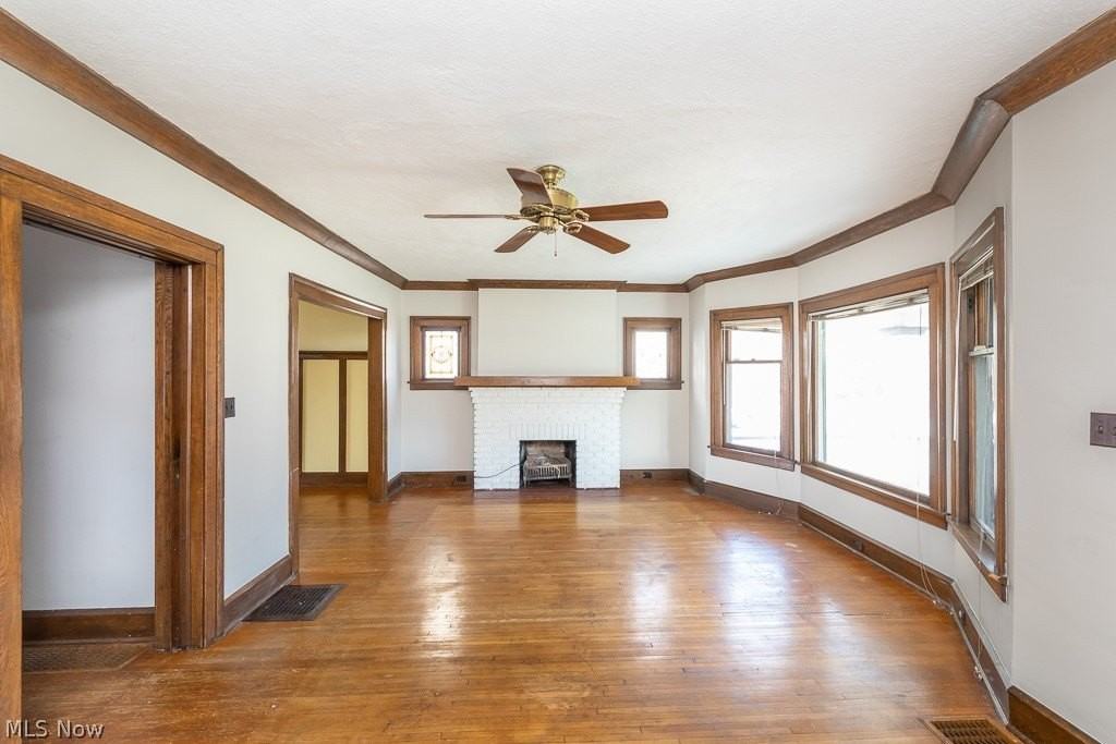 1252 Summit Ave - Photo 2 of 28