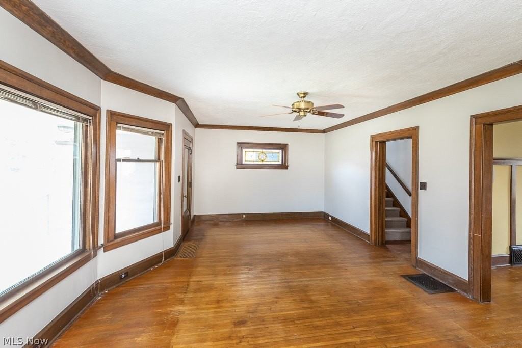 1252 Summit Ave - Photo 3 of 28