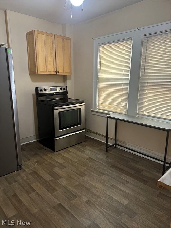 15415 Kinsman Rd - Photo 2 of 13