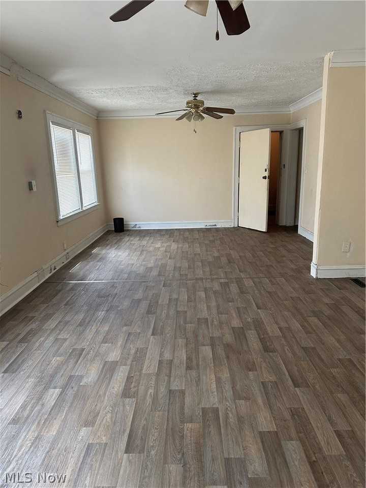 15415 Kinsman Rd - Photo 5 of 13